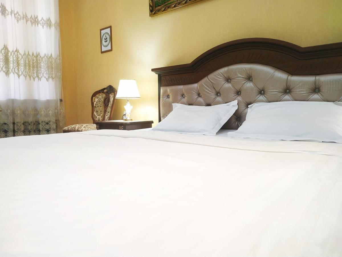 Happy House Hotel Salor Bagian luar foto